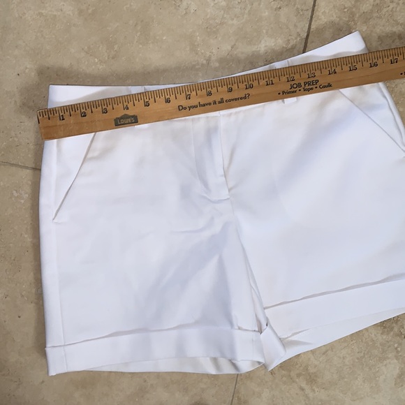 EUC Vince Camuto Dressy white cuff shorts stretch sz 4 front pockets - Picture 6 of 7